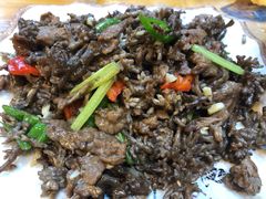 猫爪菇炒牛肉-下梅人家土菜馆(历史文化餐厅度假区店)