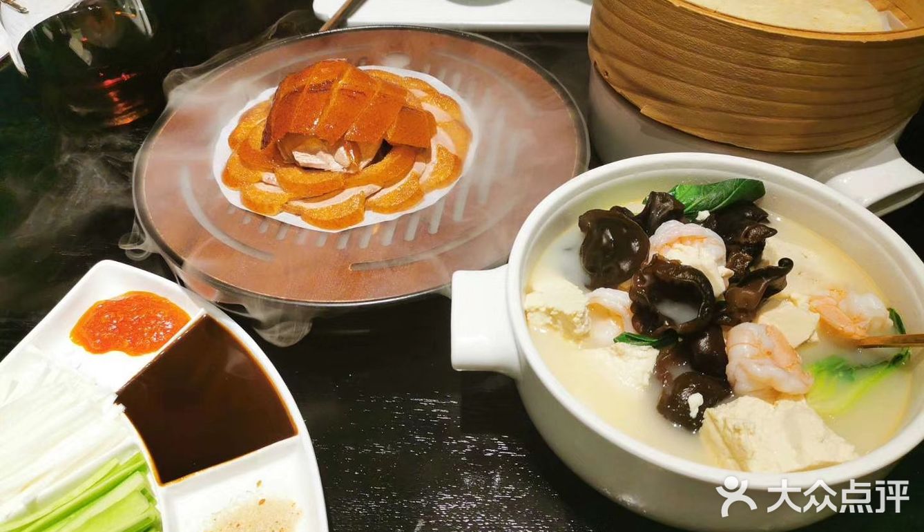 这里面是有各式各样的甜点，吃起来不是很腻