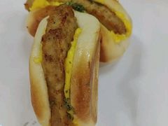 -金色麦甜糕点(面包.蛋糕.华苑店)