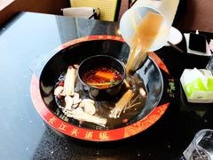 鸳鸯菌汤火锅-三江两海老火锅(北京首店)
