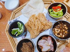 姥姥家的春饼-唐山宴百姓府邸院落中餐