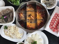 -小天鹅火锅·一线江景洪鼎旗舰店(洪崖洞店)