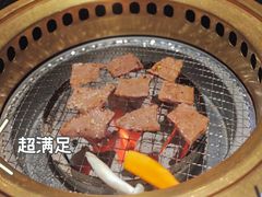 -山川小町·极番烧肉(新地假日广场店)