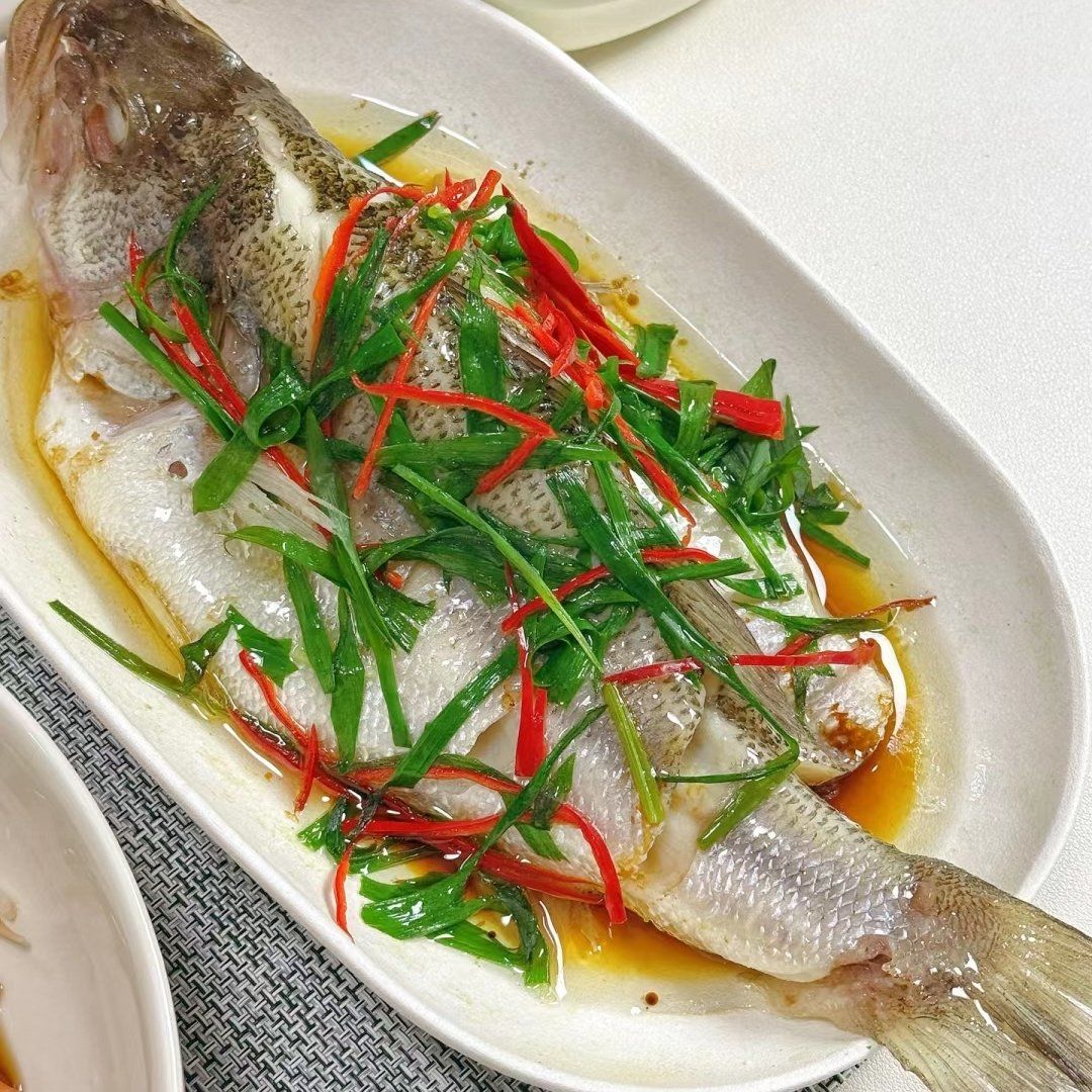 62岁关之琳与仨富婆玩掼蛋喝酒助兴赢了不少顾纪筠也在心情好