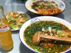 酸汤臊子面-大嘻咹biangbiang面(历史博物馆店)