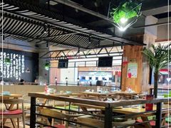 大堂-洪氏嗨捞·广东猪肚鸡·椰子鸡火锅(西咸万象城店)