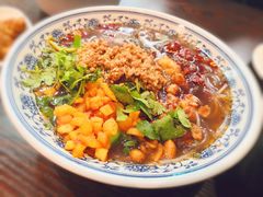 -爆炸头阿姨小四川正宗川味小吃(无任何分店)