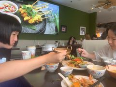 -大头虾越式风味餐厅(光明广场店)