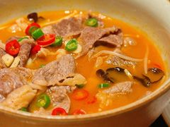 酸辣汤煮雪花牛肉-湘湖逍遥庄园·水漾中餐厅