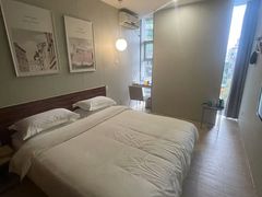 -卡罗酒店(东门晒布地铁站店)