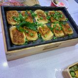 这家店在天街刚开业时人满为患，要等很久