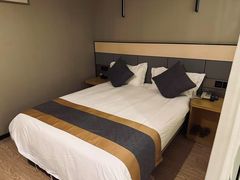 -Zsmart智尚酒店(上海北外滩四川北路东宝兴路地铁站店)