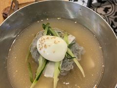 -江南猪肉商会无限续吃(弘大店)