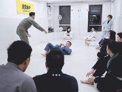 -菠萝格斗巴西柔术训练馆