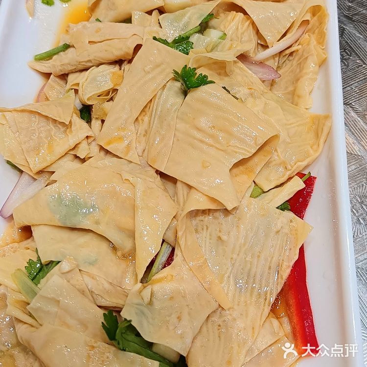 烟火气满满的大排档也是吃上了