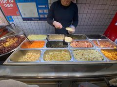 自助取餐区-三兄弟高炉烧饼