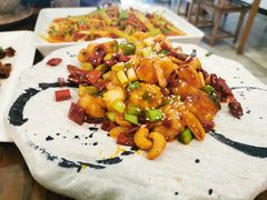 宫爆茄香虾球-又见小河浜·盐帮川菜(松江商业广场店)