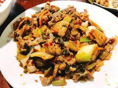 酸菜炒肉-四方小吃·白族庭院餐厅
