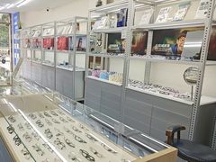 -无奔眼镜·蔡司·依视路授权店(马家堡店)