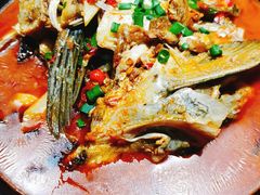 砂锅鱼头泡饭-湘辣欢·湖南家常小馆