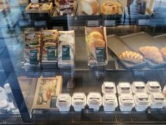 面包甜点陈列柜-星巴克(南京鼓楼吾悦广场店)