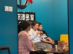 -荒岛实景沉浸密室(江汉路1店)