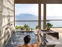 -三亚湾海居铂尔曼度假酒店