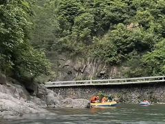 -安吉龙王山峡谷漂流
