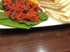 酸萝卜炒牛肉配饼-玛禄藏膳(五分店)