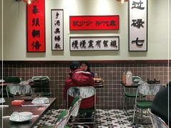 -何妹湿辣牛肉·粤式烧烤砂煲(桂雅路店)