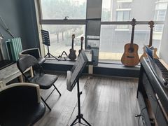 -梅纳·钢琴声乐架子鼓Mena Music(双井店)