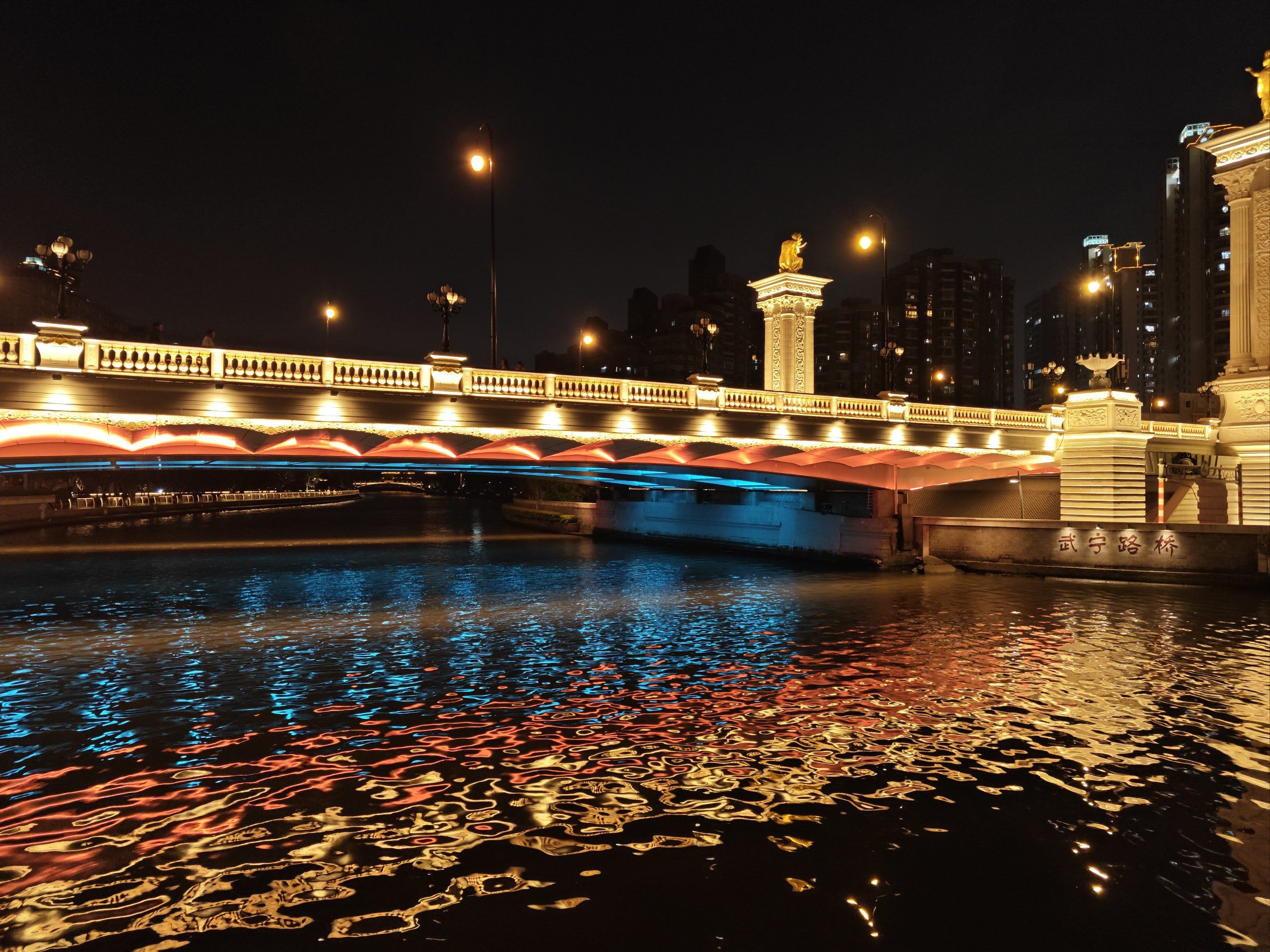 武宁路桥夜间风光