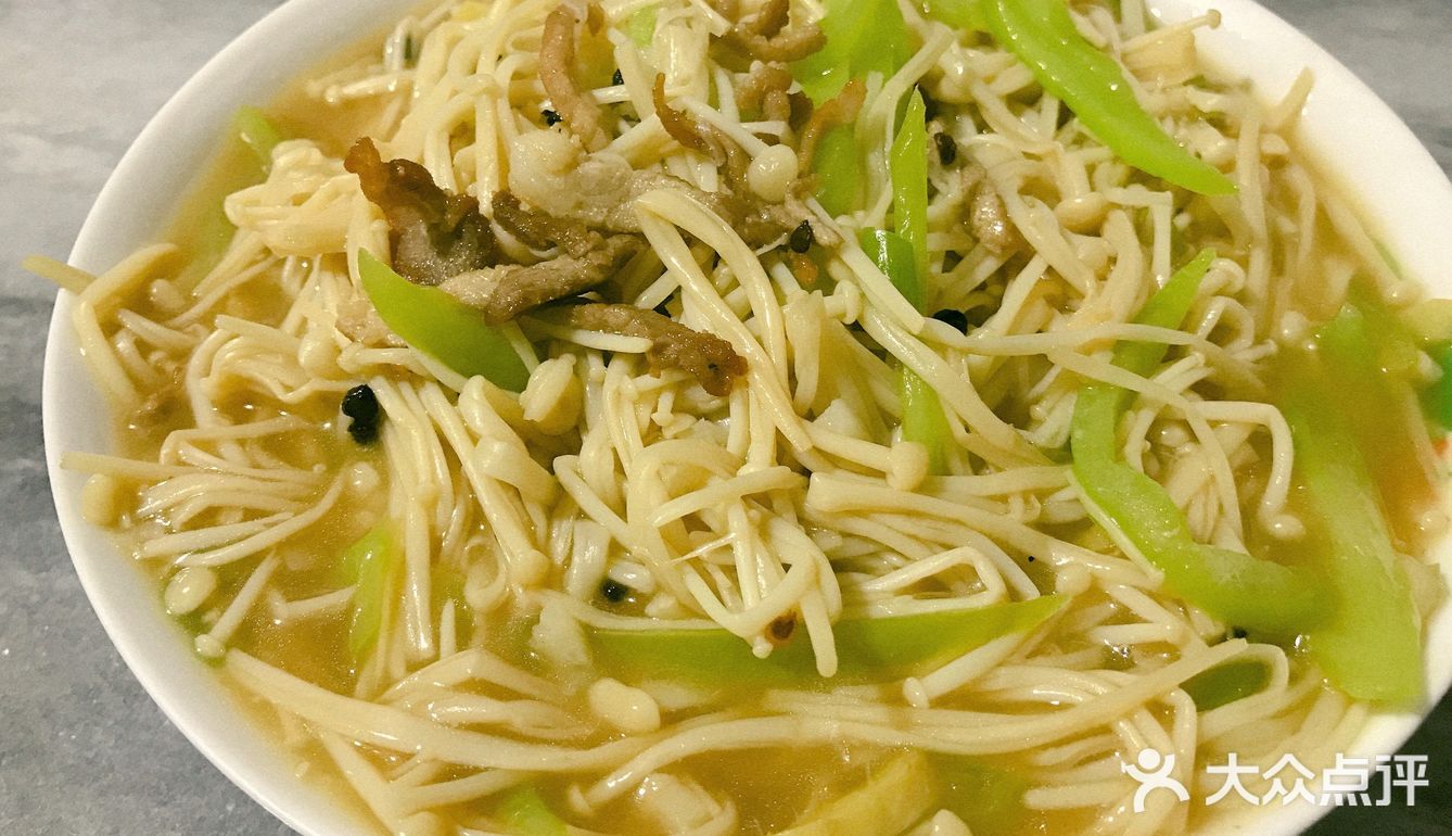 多吃菌类好处多，好吃的金针菇炒肉丝