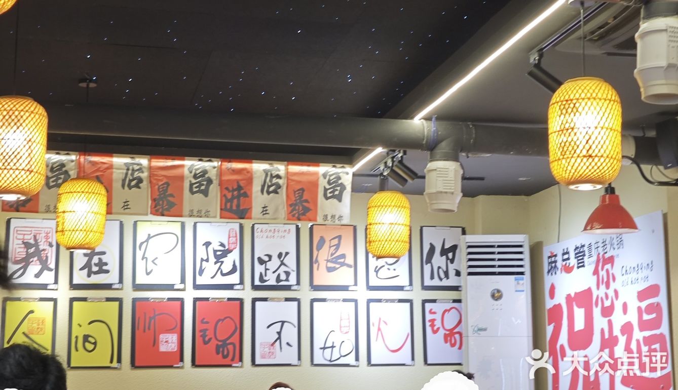 基本上都是附近学生来吃，人气还不错的，人均三四十