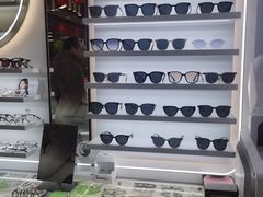 -美式眼镜·授权蔡司.依视路.尼康.豪雅.明月(南翔印象城店)