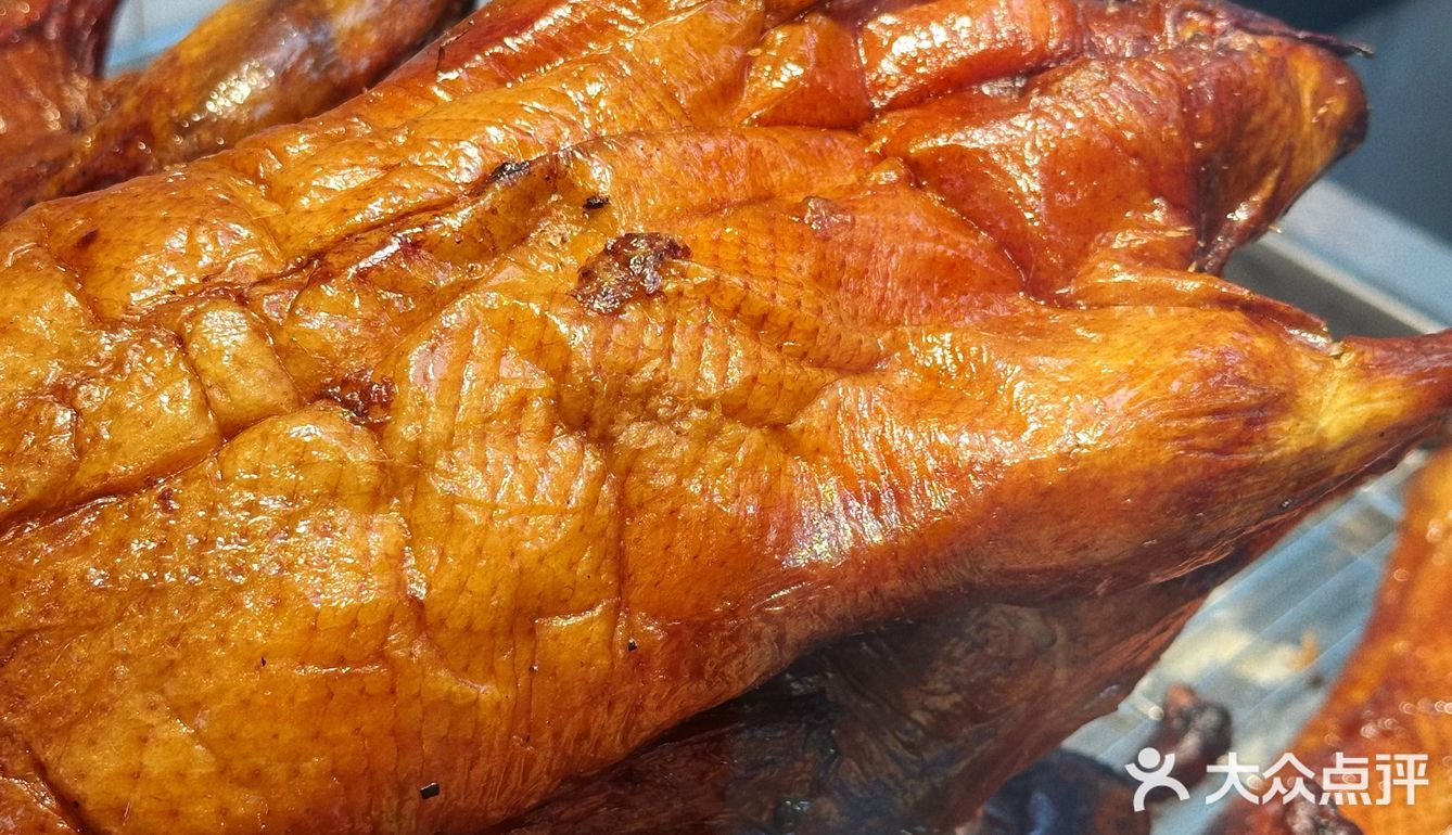 这不是我们从小吃的陈林鸭子吗？开进夫子庙啦！