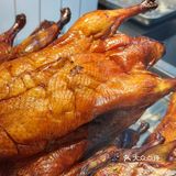 这不是我们从小吃的陈林鸭子吗？开进夫子庙啦！