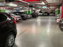 -绿地缤纷城-停车场