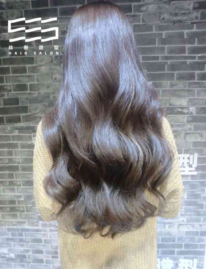 打分 和朋友一起来的,,第一次尝试接发,技师手艺不错,服务也好,发色