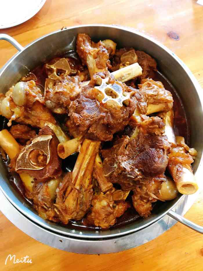棒骨食代棒骨火锅麻辣龙虾海鲜烧烤-"店里环境很接地气儿 马扎矮桌