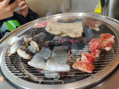 -围炉肉舍•炭烤活鳗•丹东海鲜烤肉(步行街店)