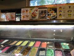 -莓园冰淇淋店