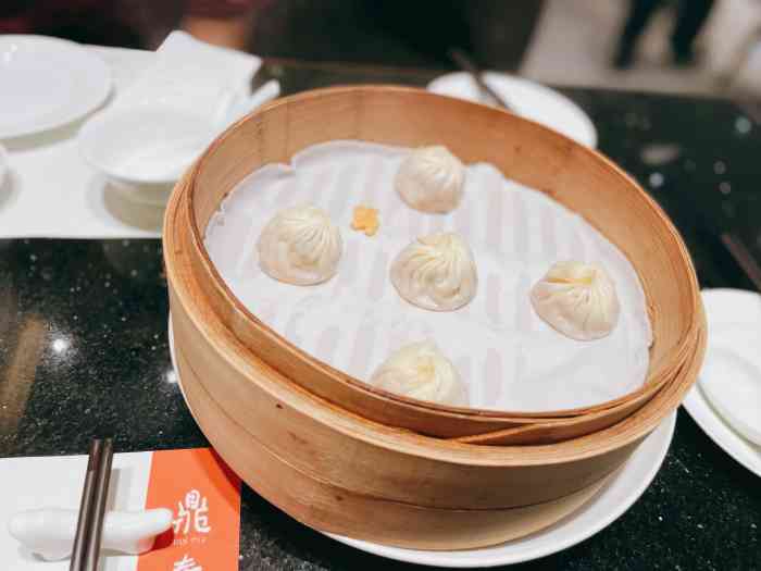 鼎泰丰(国金店)-"朋友一块到鼎泰丰,点了这儿的招牌菜红油抄.