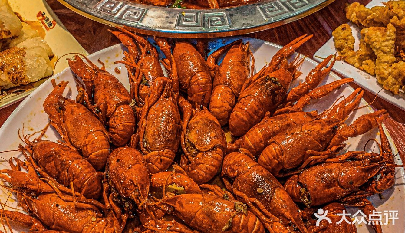 是和三五好友一起吃龙虾小酌的季节了🦞🦞🦞
