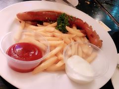 德国风味咖喱肉肠配薯条和蛋黄酱-宝莱纳餐厅(滨江店)