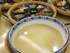 -老国贸云南传统过桥米线(滇池店)