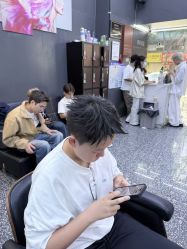 -藤野造型专业烫染接发