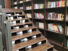 -钟书阁(松江泰晤士小镇店)