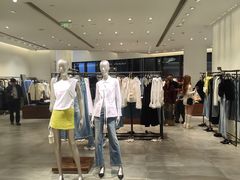 -URBAN REVIVO(上海中庚漫游城店)