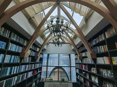 -钟书阁(松江泰晤士小镇店)